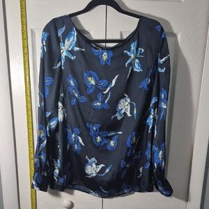 😺 2 for$12 Or 3 for$15 😺 Banana Republic Navy Blue Floral Blouse